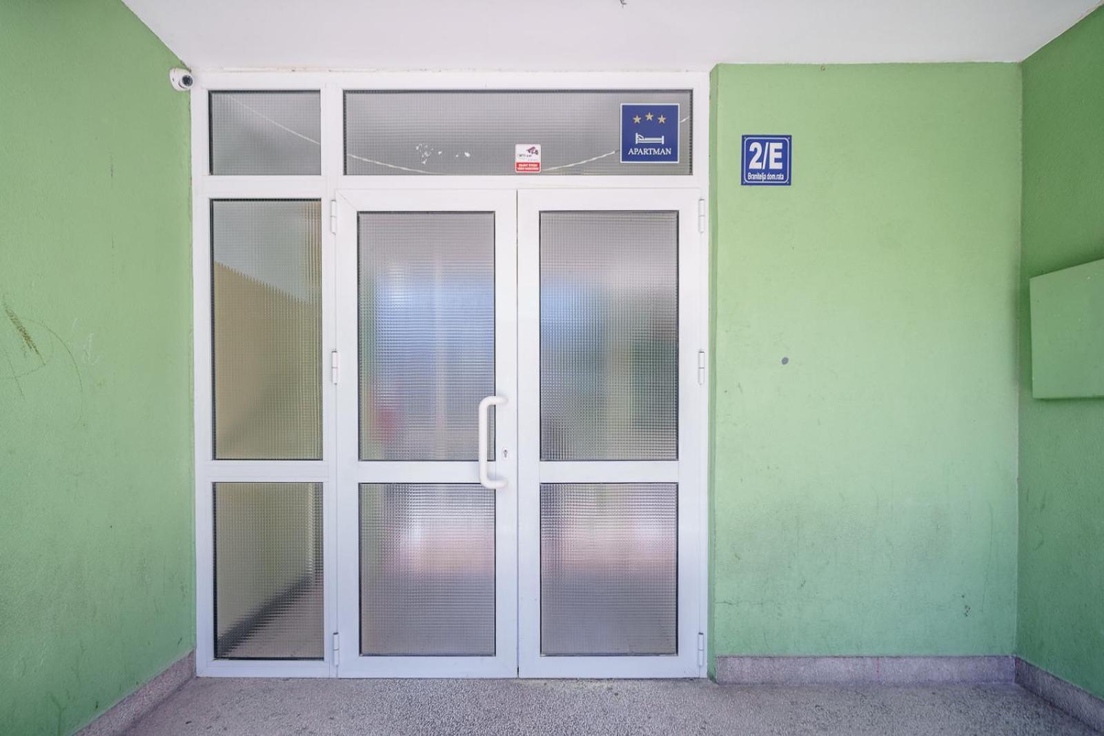 9Th Floor Apartment Шибеник Экстерьер фото